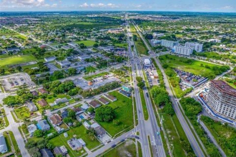 Commercial property in Miami, Florida № 2030274 - photo 6