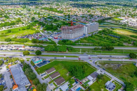 Commercial property in Miami, Florida № 2030274 - photo 10