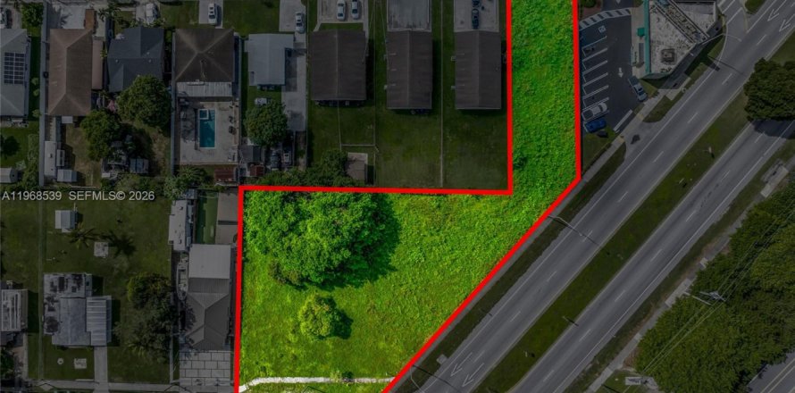 Commercial property in Miami, Florida № 2030274