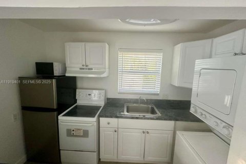 Appartement à louer à Miami, Floride: 1 chambre, 491.45 m2 № 1976866 - photo 3