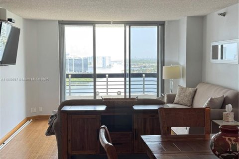 Снять в аренду кондоминиум в Авентура, Флорида 2 спальни, 109.72м2, № 1953965 - фото 3