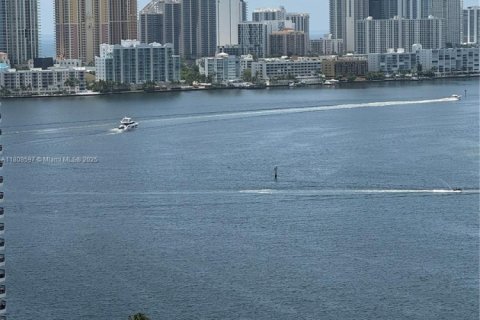 Снять в аренду кондоминиум в Авентура, Флорида 2 спальни, 109.72м2, № 1953965 - фото 7