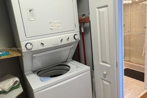 Снять в аренду кондоминиум в Авентура, Флорида 2 спальни, 109.72м2, № 1953965 - фото 20