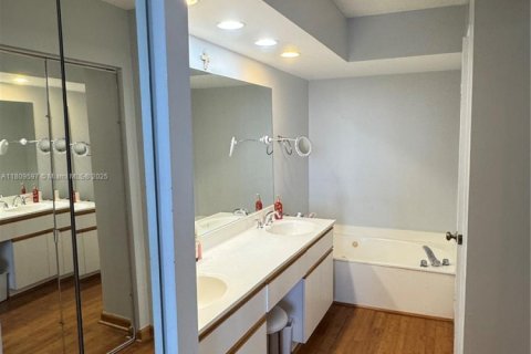 Снять в аренду кондоминиум в Авентура, Флорида 2 спальни, 109.72м2, № 1953965 - фото 18