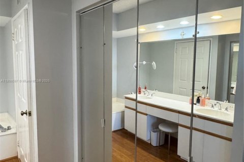 Снять в аренду кондоминиум в Авентура, Флорида 2 спальни, 109.72м2, № 1953965 - фото 16