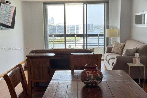 Снять в аренду кондоминиум в Авентура, Флорида 2 спальни, 109.72м2, № 1953965 - фото 2