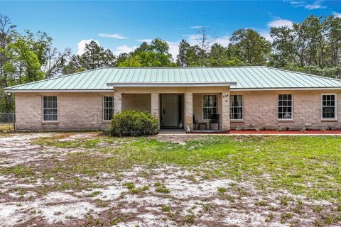 House in Ocklawaha, Florida 3 bedrooms, 143.26 sq.m. № 1687479 - photo 1