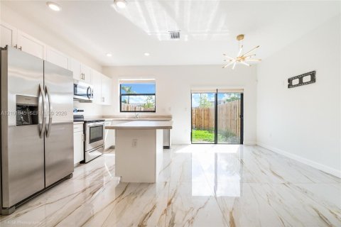 Adosado en venta en Homestead, Florida, 3 dormitorios, 123.37 m2 № 2405980 - foto 3