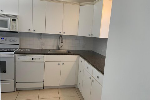Купить кондоминиум в Авентура, Флорида 2 спальни, 100.24м2, № 1688977 - фото 14