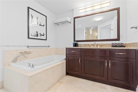 Купить кондоминиум в Майами-Бич, Флорида 1 спальня, 91.04м2, № 1958084 - фото 30