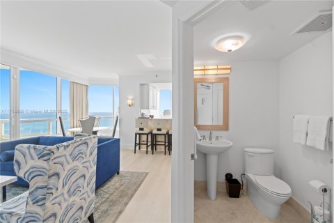 Купить кондоминиум в Майами-Бич, Флорида 1 спальня, 91.04м2, № 1958084 - фото 20