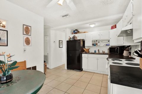 House in Tampa, Florida 3 bedrooms, 75.81 sq.m. № 2105245 - photo 6