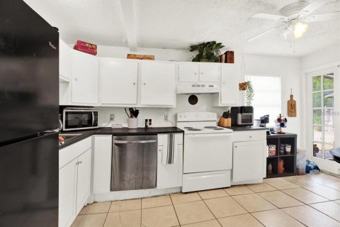 House in Tampa, Florida 3 bedrooms, 75.81 sq.m. № 2105245 - photo 5