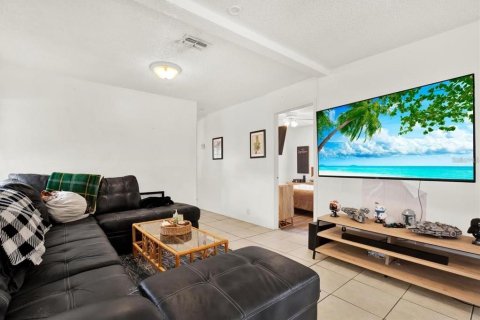 House in Tampa, Florida 3 bedrooms, 75.81 sq.m. № 2105245 - photo 4