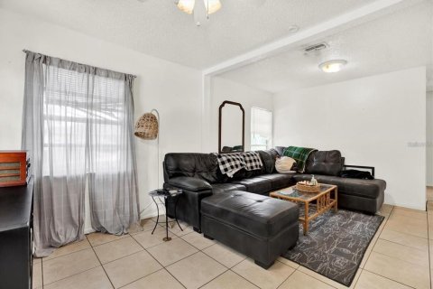 House in Tampa, Florida 3 bedrooms, 75.81 sq.m. № 2105245 - photo 3