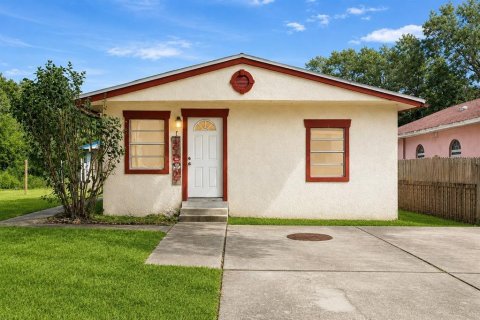 House in Tampa, Florida 3 bedrooms, 75.81 sq.m. № 2105245 - photo 1