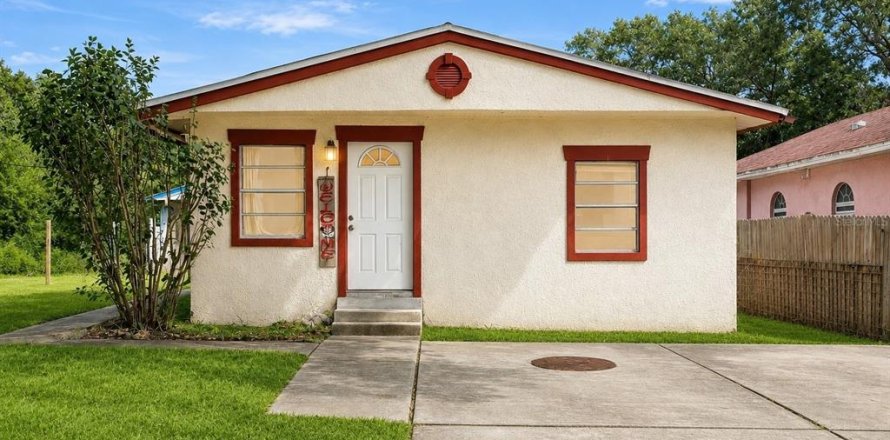 House in Tampa, Florida 3 bedrooms, 75.81 sq.m. № 2105245