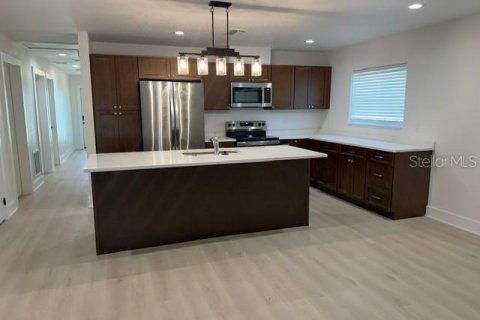 Casa en venta en Saint Petersburg, Florida, 3 dormitorios, 124.3 m2 № 2094640 - foto 2