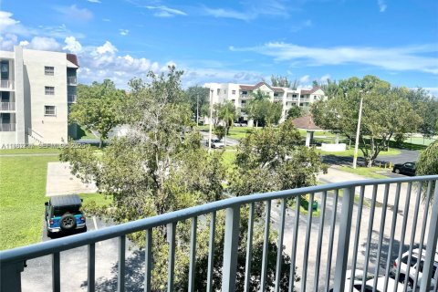 Снять в аренду кондоминиум в Катлер-Бей, Флорида 1 спальня, 55.74м2, № 2050118 - фото 8