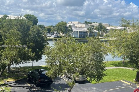 Снять в аренду кондоминиум в Катлер-Бей, Флорида 1 спальня, 55.74м2, № 2050118 - фото 13