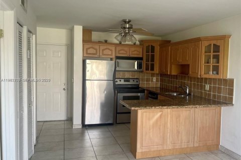 Снять в аренду кондоминиум в Катлер-Бей, Флорида 1 спальня, 55.74м2, № 2050118 - фото 2