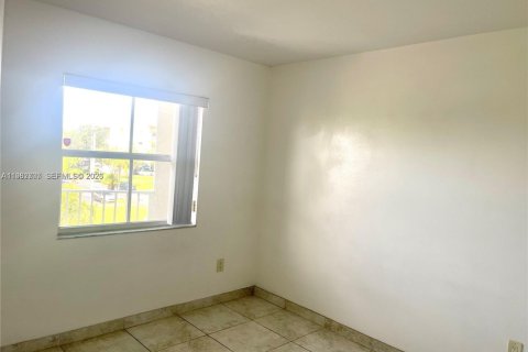 Снять в аренду кондоминиум в Катлер-Бей, Флорида 1 спальня, 55.74м2, № 2050118 - фото 5