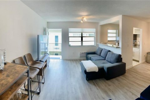 Condominio en venta en Miami Beach, Florida, 1 dormitorio, 54.44 m2 № 1941395 - foto 3