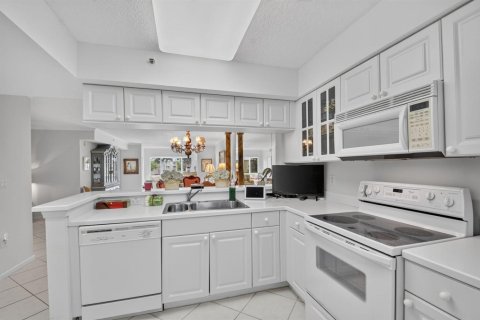 Condo in Boynton Beach, Florida, 2 bedrooms  № 2369788 - photo 10