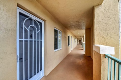 Condo in Boynton Beach, Florida, 2 bedrooms  № 2369788 - photo 6