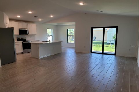 House in Englewood, Florida 3 bedrooms, 142.6 sq.m. № 2195403 - photo 3