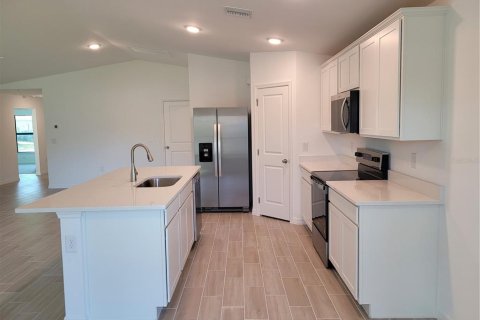 House in Englewood, Florida 3 bedrooms, 142.6 sq.m. № 2195403 - photo 12