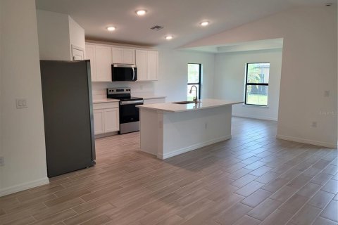House in Englewood, Florida 3 bedrooms, 142.6 sq.m. № 2195403 - photo 4