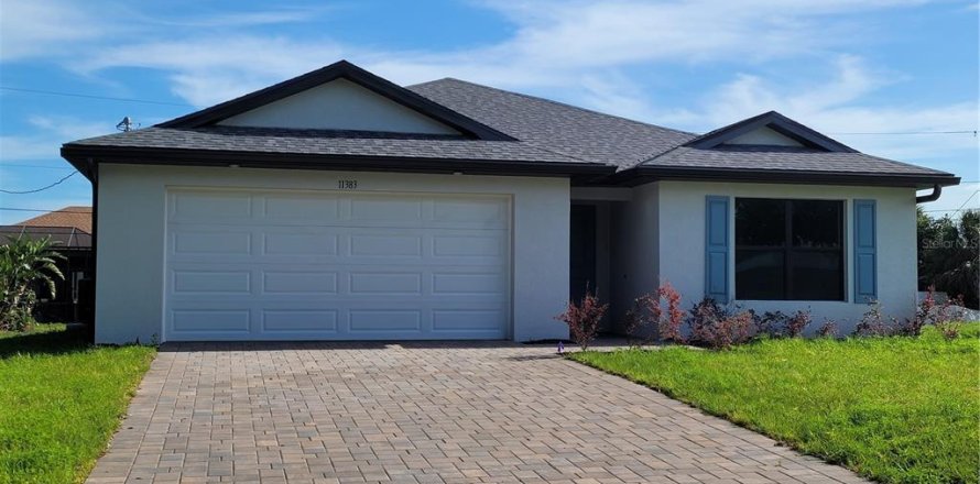 House in Englewood, Florida 3 bedrooms, 142.6 sq.m. № 2195403