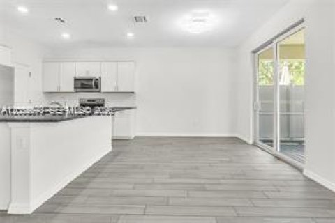 Touwnhouse à louer à Hollywood, Floride: 3 chambres, 164.99 m2 № 2360229 - photo 25