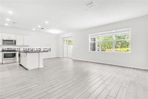 Touwnhouse à louer à Hollywood, Floride: 3 chambres, 164.99 m2 № 2360229 - photo 6
