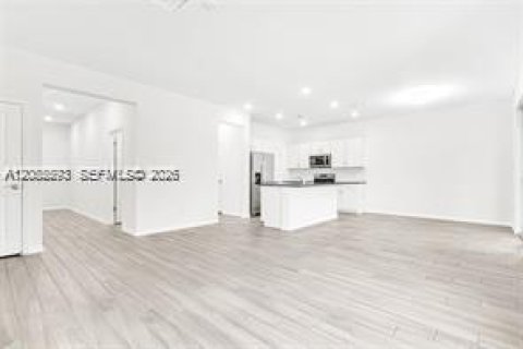 Touwnhouse à louer à Hollywood, Floride: 3 chambres, 164.99 m2 № 2360229 - photo 7