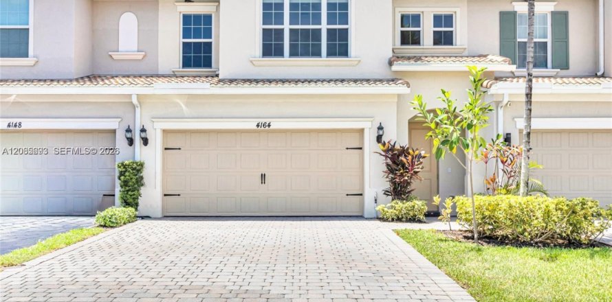Touwnhouse à Hollywood, Floride 3 chambres, 164.99 m2 № 2360229