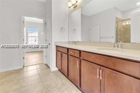 Touwnhouse à louer à Hollywood, Floride: 3 chambres, 164.99 m2 № 2360229 - photo 13