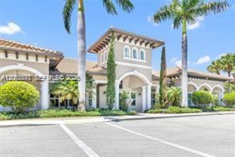 Touwnhouse à louer à Hollywood, Floride: 3 chambres, 164.99 m2 № 2360229 - photo 2