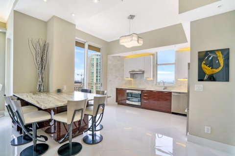Condo in Fort Lauderdale, Florida, 3 bedrooms  № 2173876 - photo 13