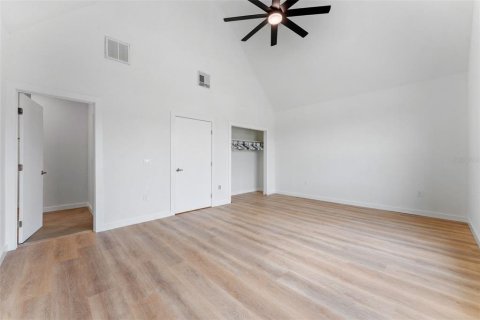 Townhouse in Saint Petersburg, Florida 3 bedrooms, 156.54 sq.m. № 2406356 - photo 21