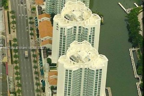 Copropriété à louer à Sunny Isles Beach, Floride: 3 chambres, 135.73 m2 № 1729743 - photo 1