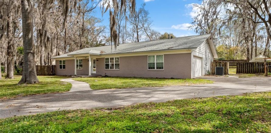 Villa ou maison à Gainesville, Floride 5 chambres, 255.48 m2 № 1569453