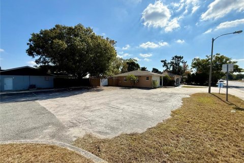 Propiedad comercial en venta en Port Richey, Florida, 178 m2 № 2150855 - foto 5