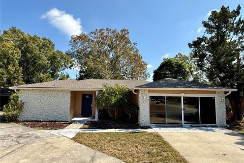 Propiedad comercial en venta en Port Richey, Florida, 178 m2 № 2150855 - foto 1