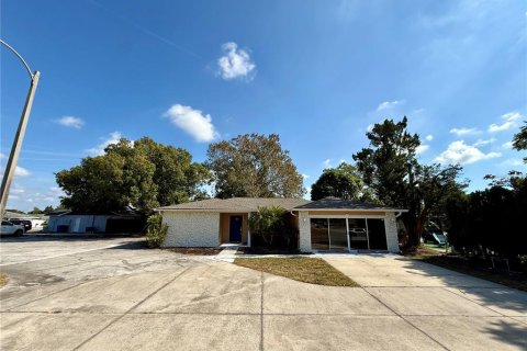 Propiedad comercial en venta en Port Richey, Florida, 178 m2 № 2150855 - foto 2