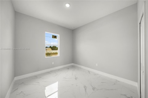 House in Lehigh Acres, Florida 3 bedrooms, 117.99 sq.m. № 1817052 - photo 21