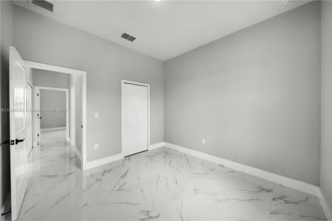 House in Lehigh Acres, Florida 3 bedrooms, 117.99 sq.m. № 1817052 - photo 20