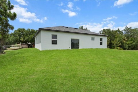 House in Lehigh Acres, Florida 3 bedrooms, 117.99 sq.m. № 1817052 - photo 29