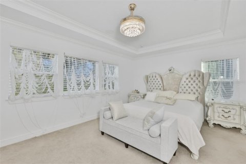 House in Riverview, Florida 5 bedrooms, 397.71 sq.m. № 2223245 - photo 18